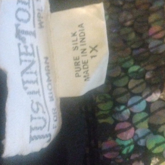 1X Black sequin top with an iredescent like rainbow look. Beaded flowers. - Picture 6 of 9